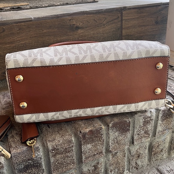 Michael kors purse and wallet bundle tan and brown - Picture 7 of 9